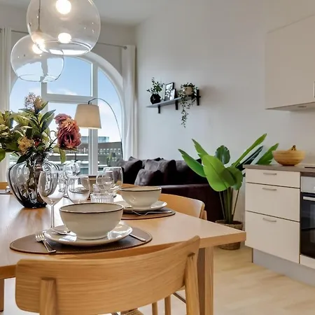 Højloftet Stilfuld Tæt På Centrum Med Altan * Odense