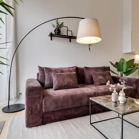 Hojloftet Stilfuld Taet Pa Centrum Med Altan Apartment Odense