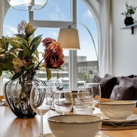 Apartment Hojloftet Stilfuld Taet Pa Centrum Med Altan *