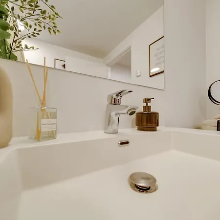 Apartment Hojloftet Stilfuld Taet Pa Centrum Med Altan
